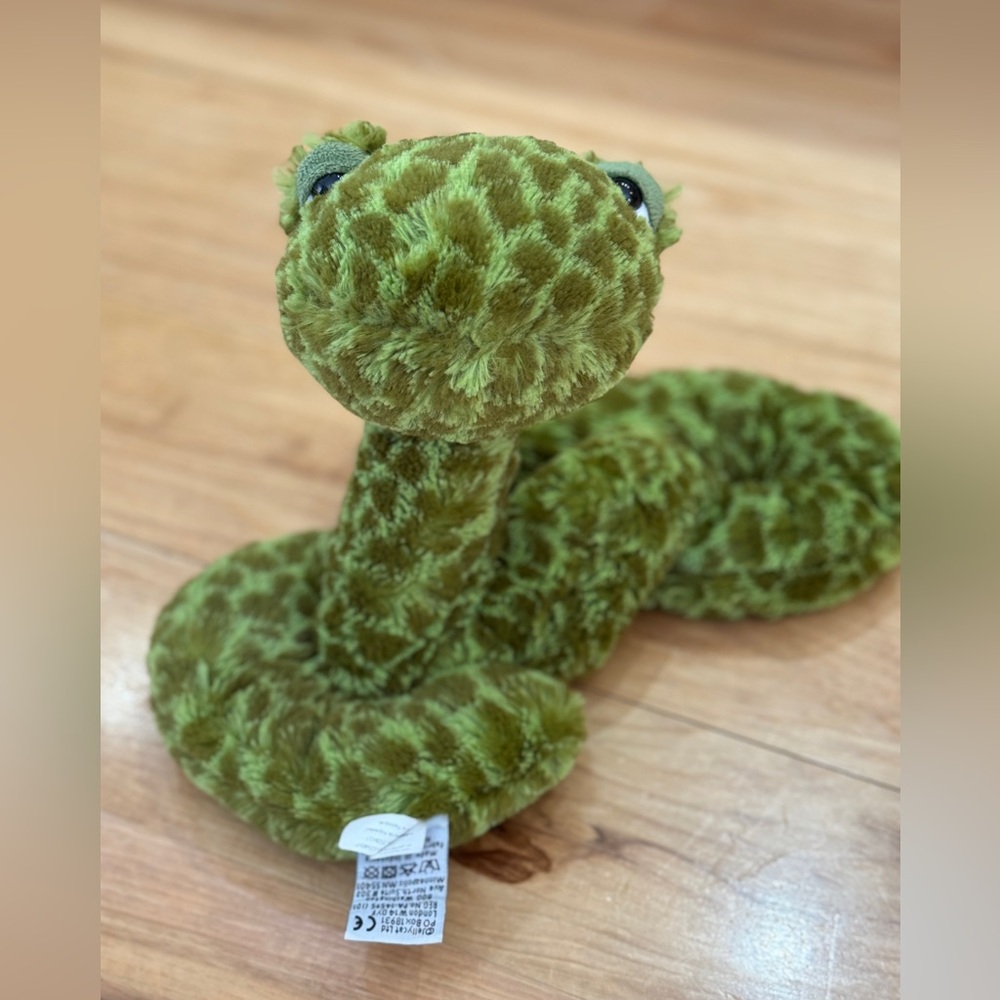 Jellycat

Sebastian snake VGUC
SF/PF
